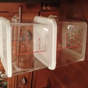 2 Rubbermaid Commercial clear  square food storage containers With Lids